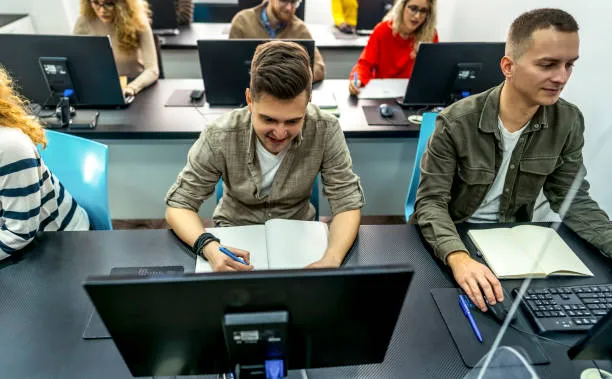 Процесс обучения в IT-школе intell-fuel.click